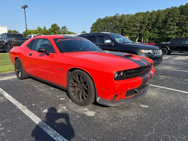 Used 2016 Dodge Challenger SRT RWD image 2