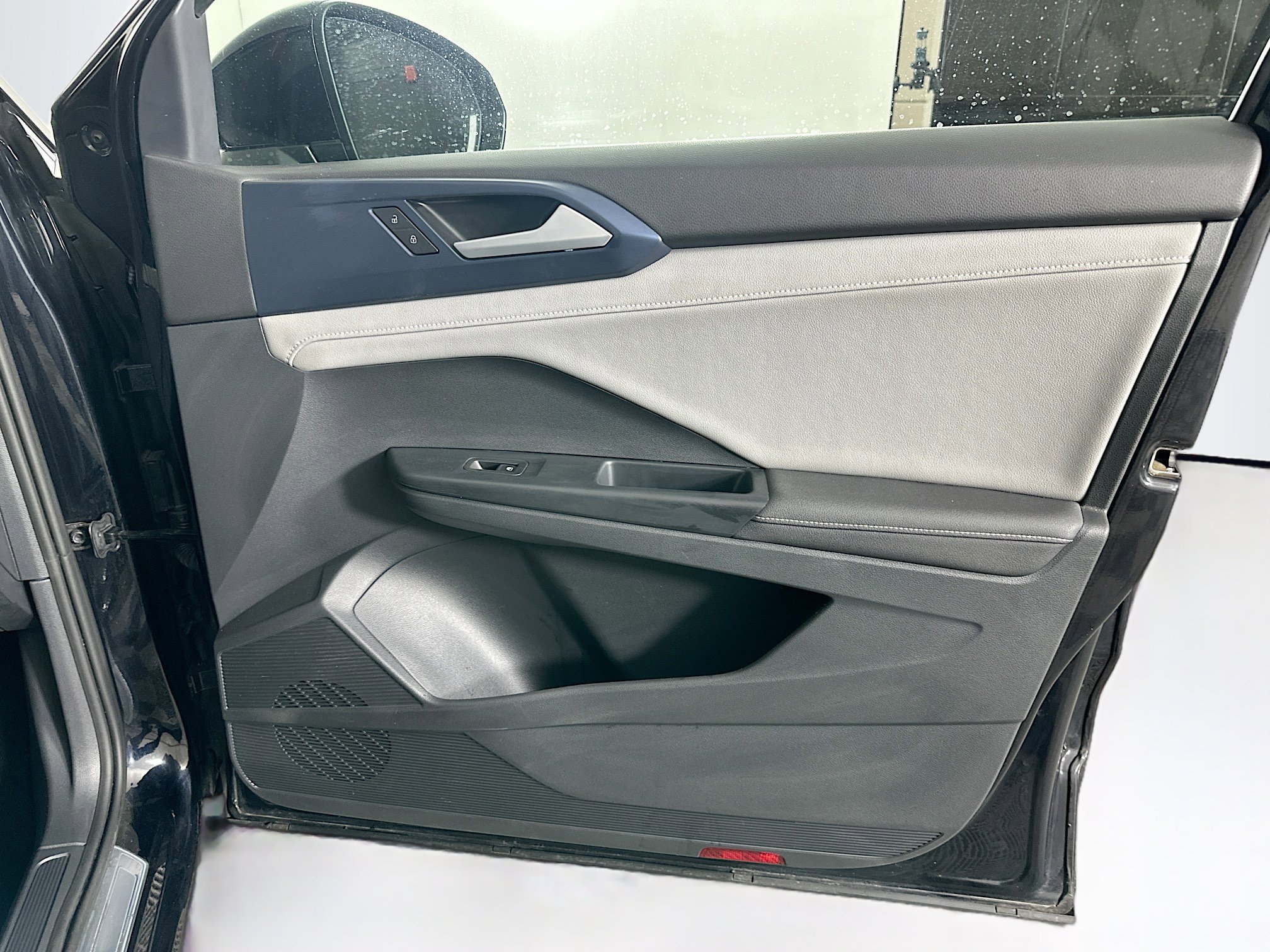 Used 2024 Volkswagen Taos SE image 30