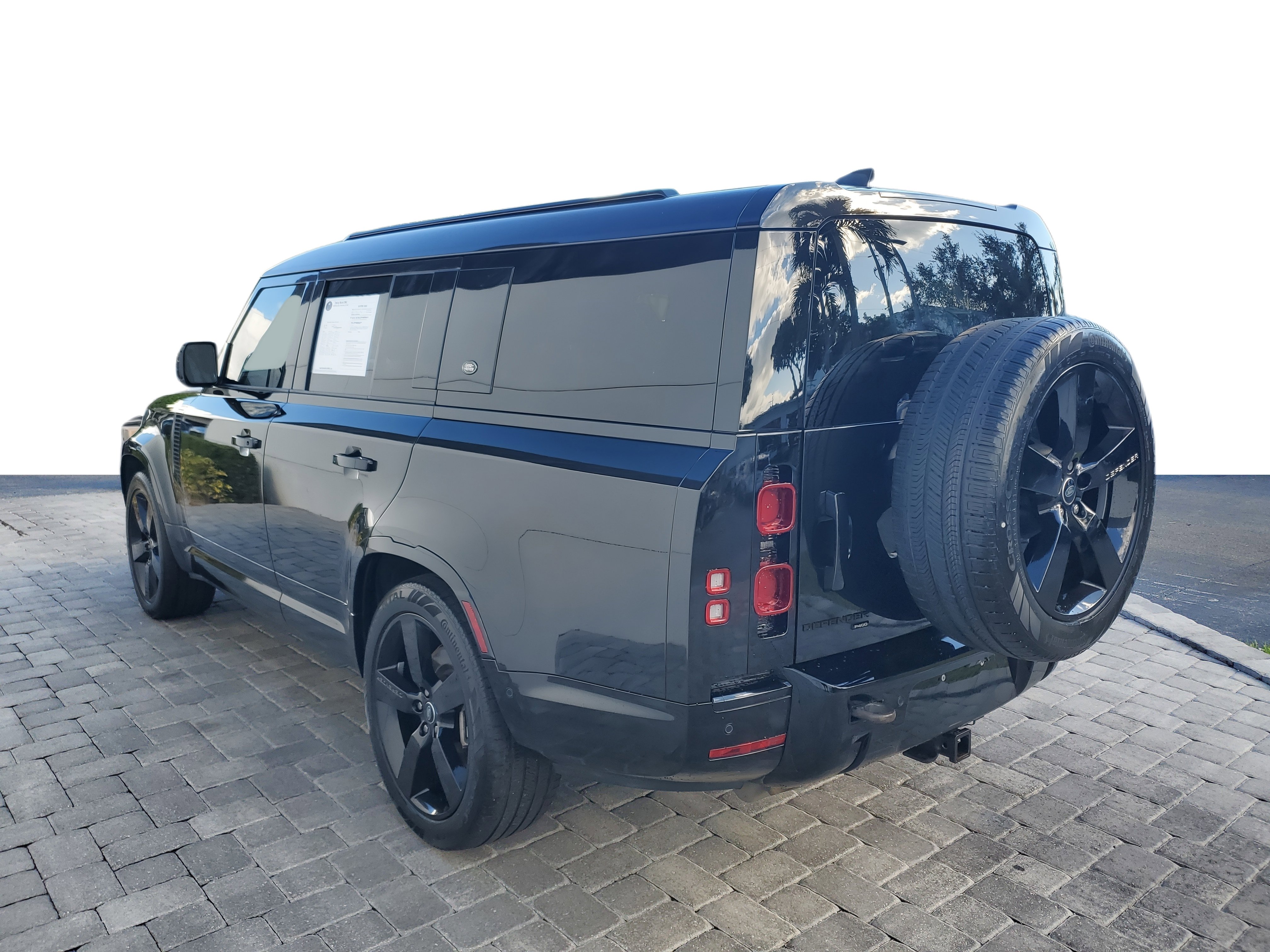 Used 2023 Land Rover Defender 130 X-Dynamic SE image 4