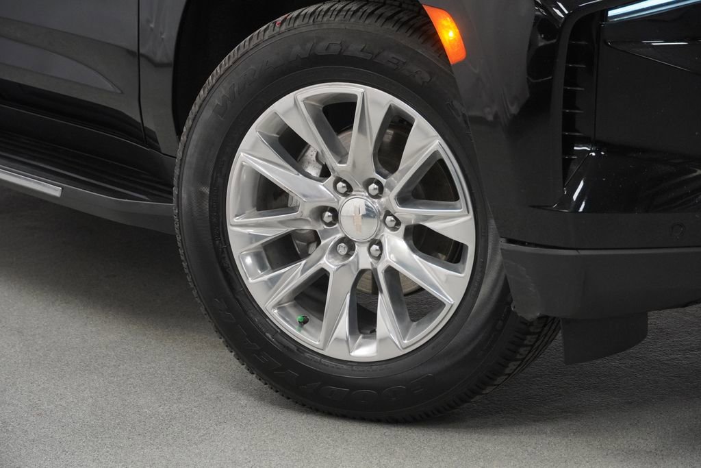 Used 2024 Chevrolet Suburban Premier image 4