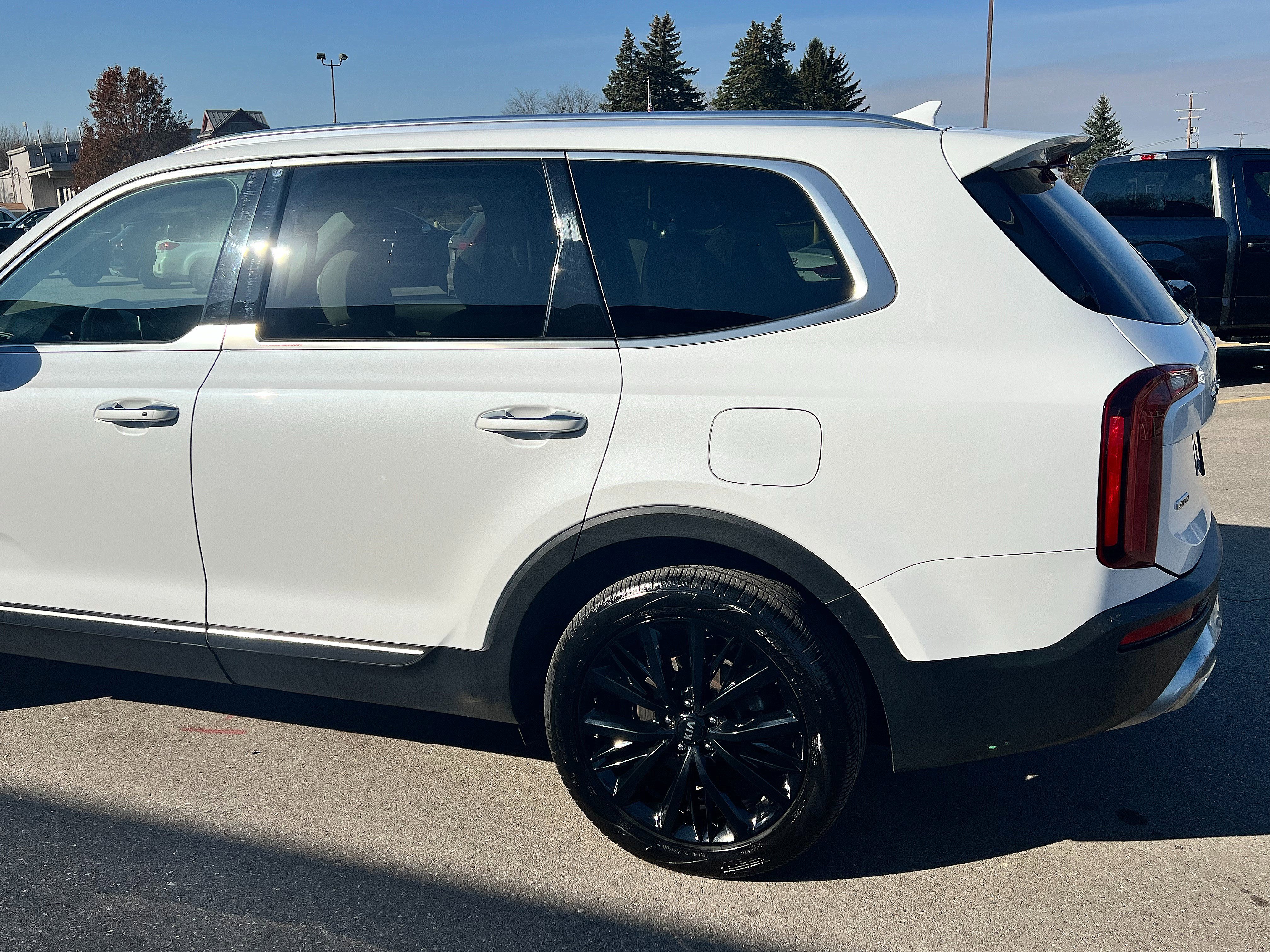 Used 2020 Kia Telluride SX w/ SX Prestige Package image 5