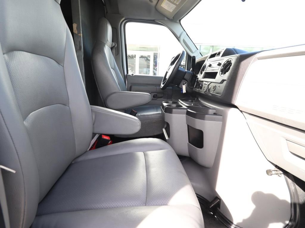 Certified 2022 Ford E-450 and Econoline 450 Super Duty w/ Power Windows & Locks Group image 10