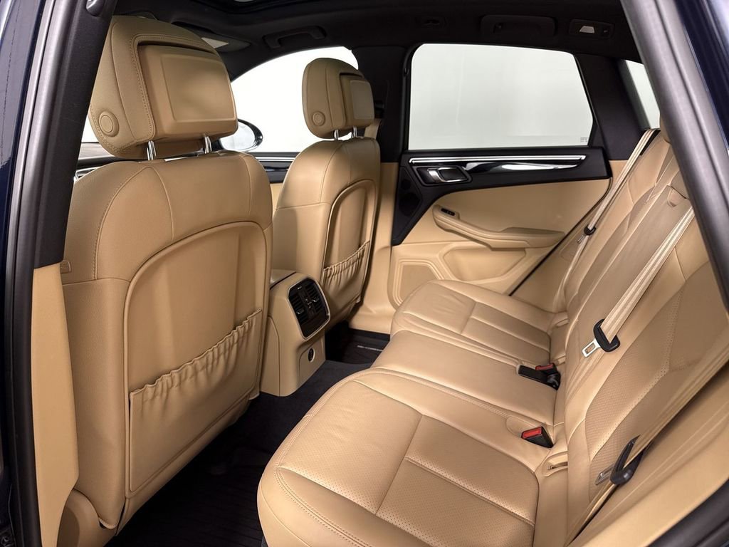 Certified 2018 Porsche Macan image 25