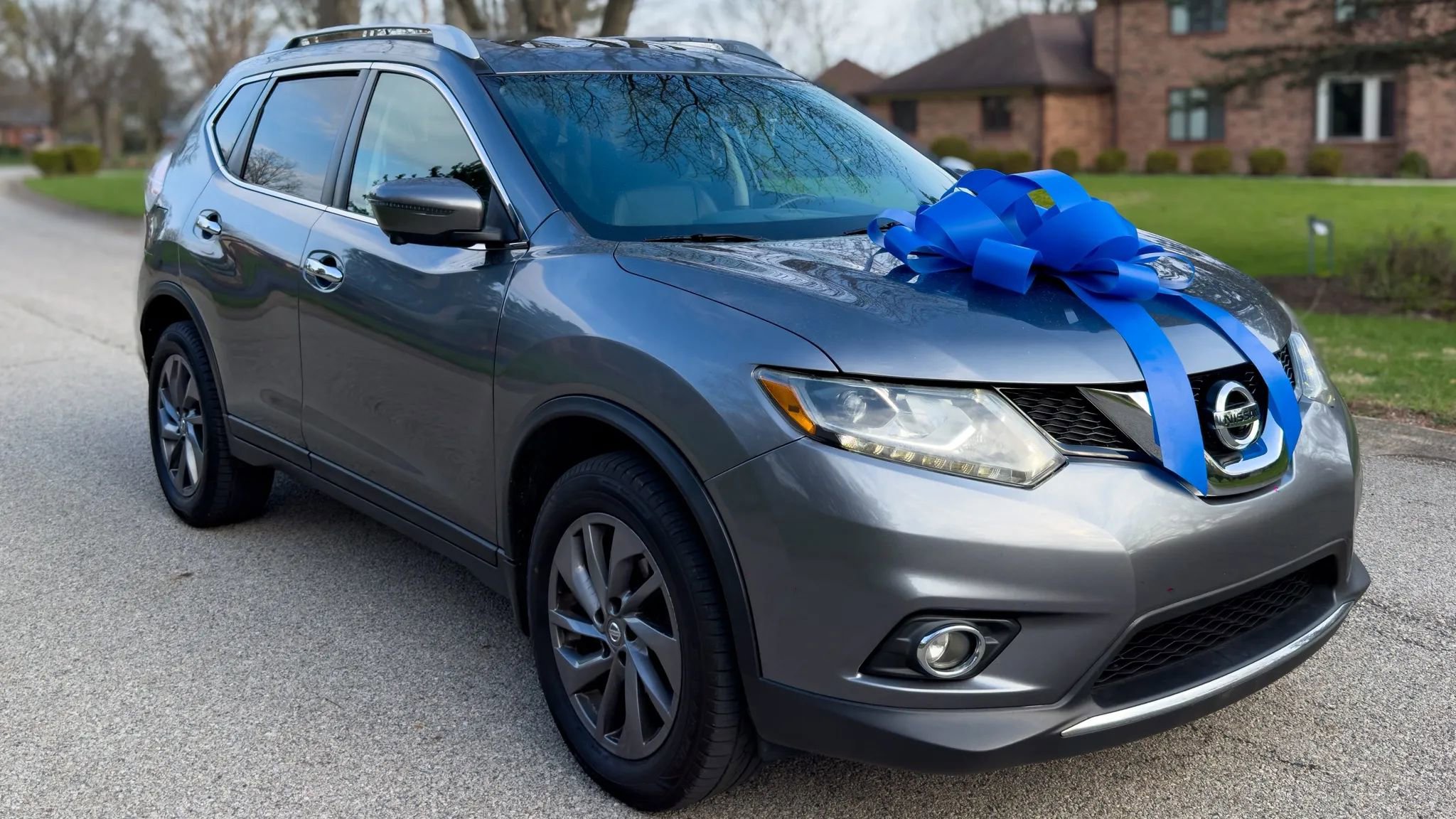 Used 2016 Nissan Rogue SV image 3