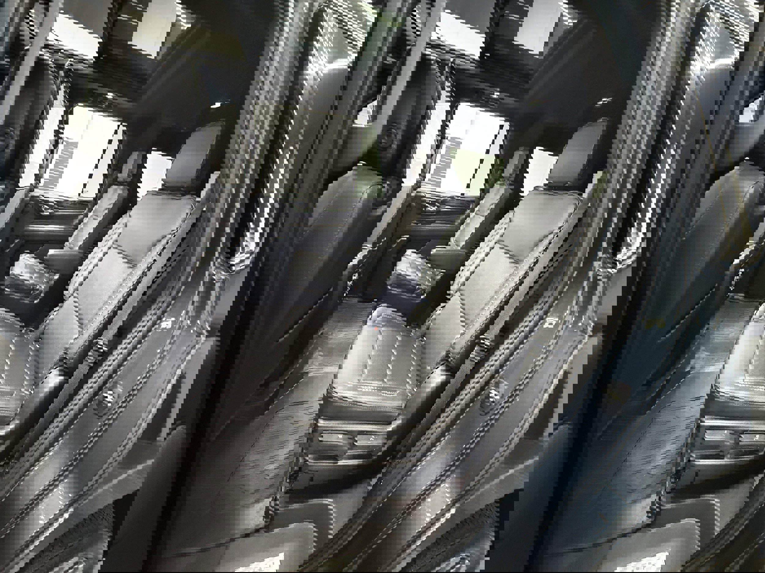 Used 2021 GMC Yukon Denali w/ Denali Premium Package image 27