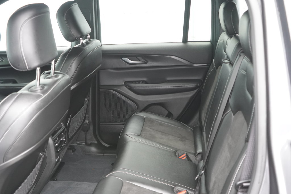 Used 2023 Jeep Grand Cherokee Altitude AWD/4WD image 31
