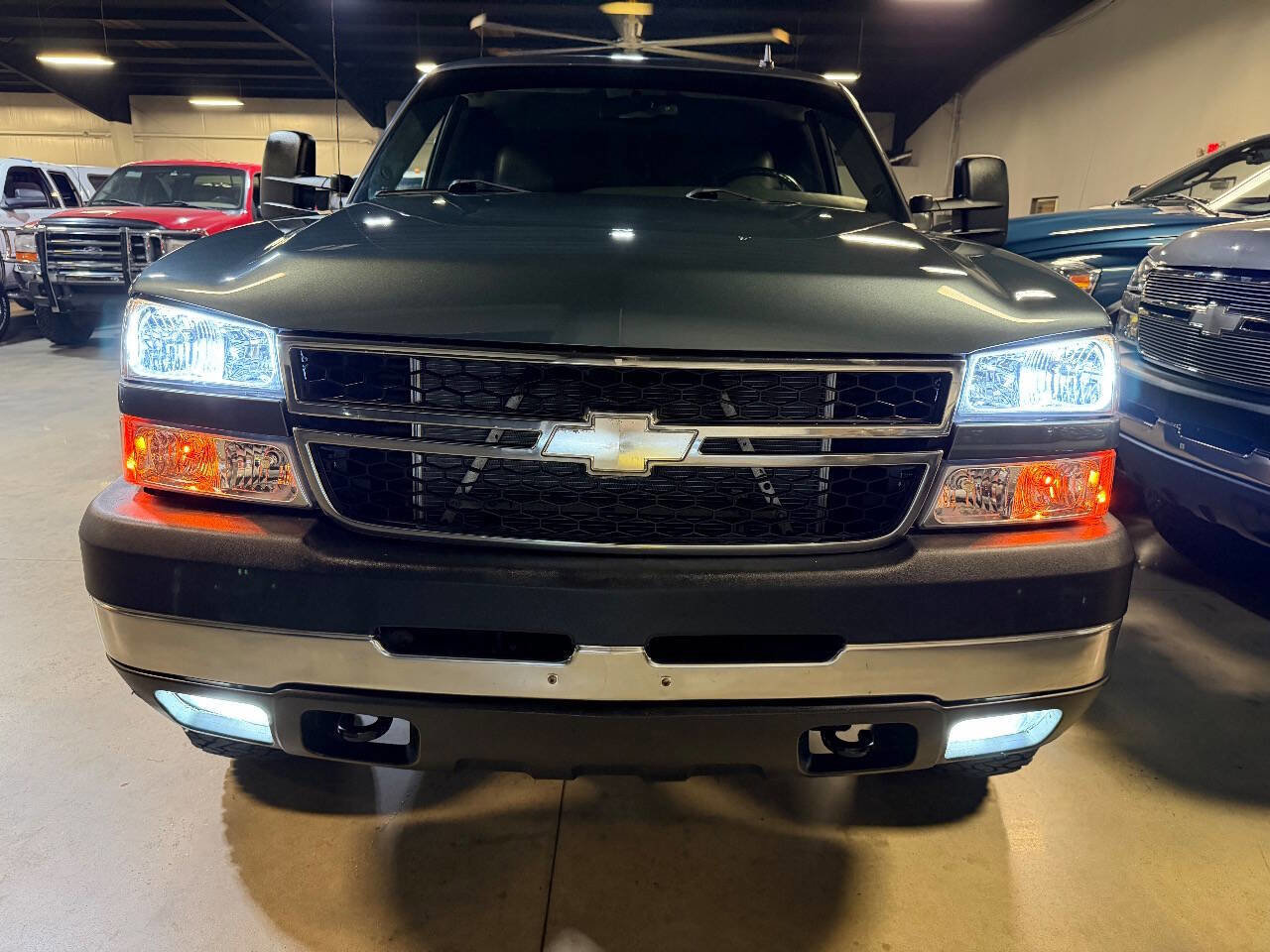 Used 2007 Chevrolet Silverado 2500 LT w/ Heavy-Duty Power Package image 6