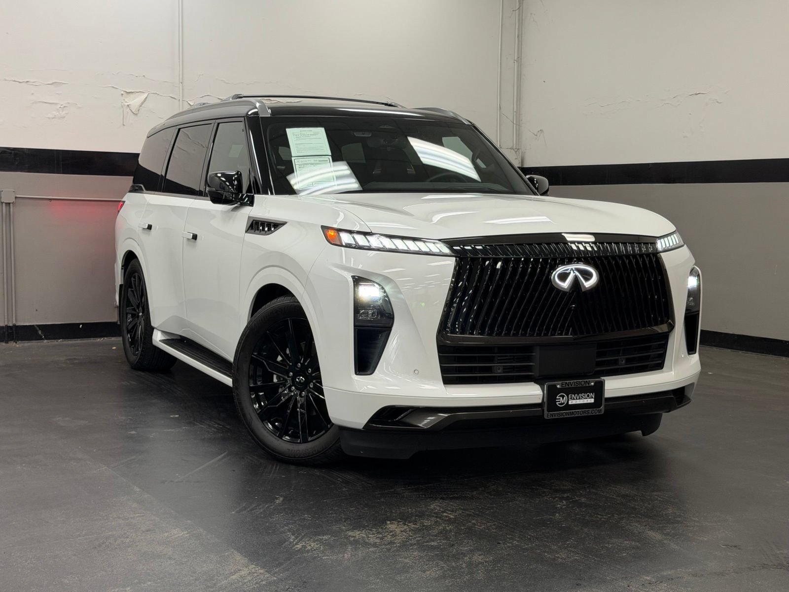 Used 2025 INFINITI QX80 Autograph w/ Autograph Exterior Package AWD/4WD image 2