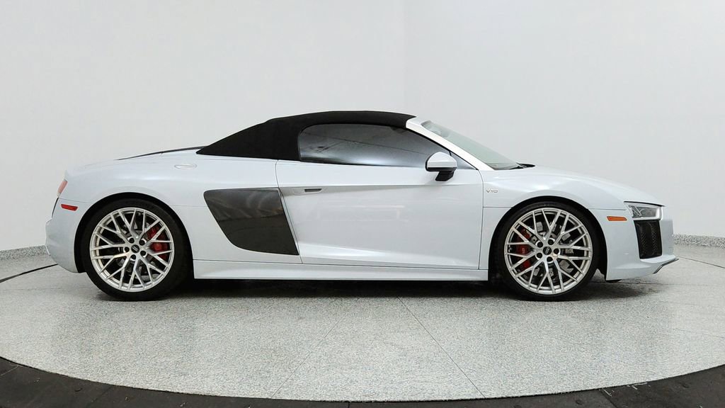 Used 2017 Audi R8 V10 w/ Carbon Exterior Package image 6