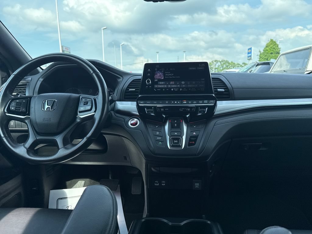 Used 2025 Honda Odyssey Sport-L image 15