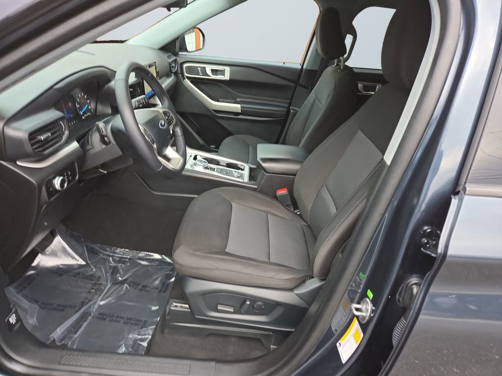 Used 2023 Ford Explorer XLT image 9