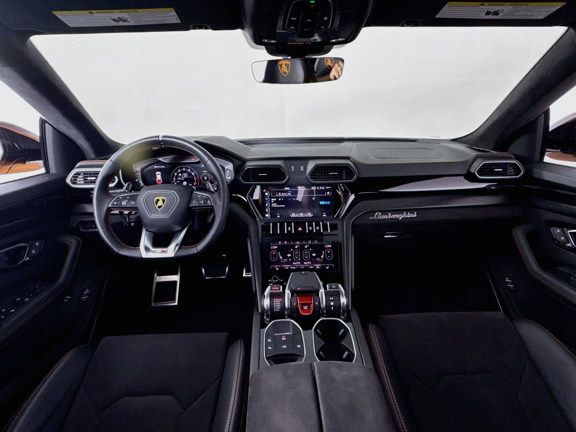 Used 2022 Lamborghini Urus AWD/4WD image 36