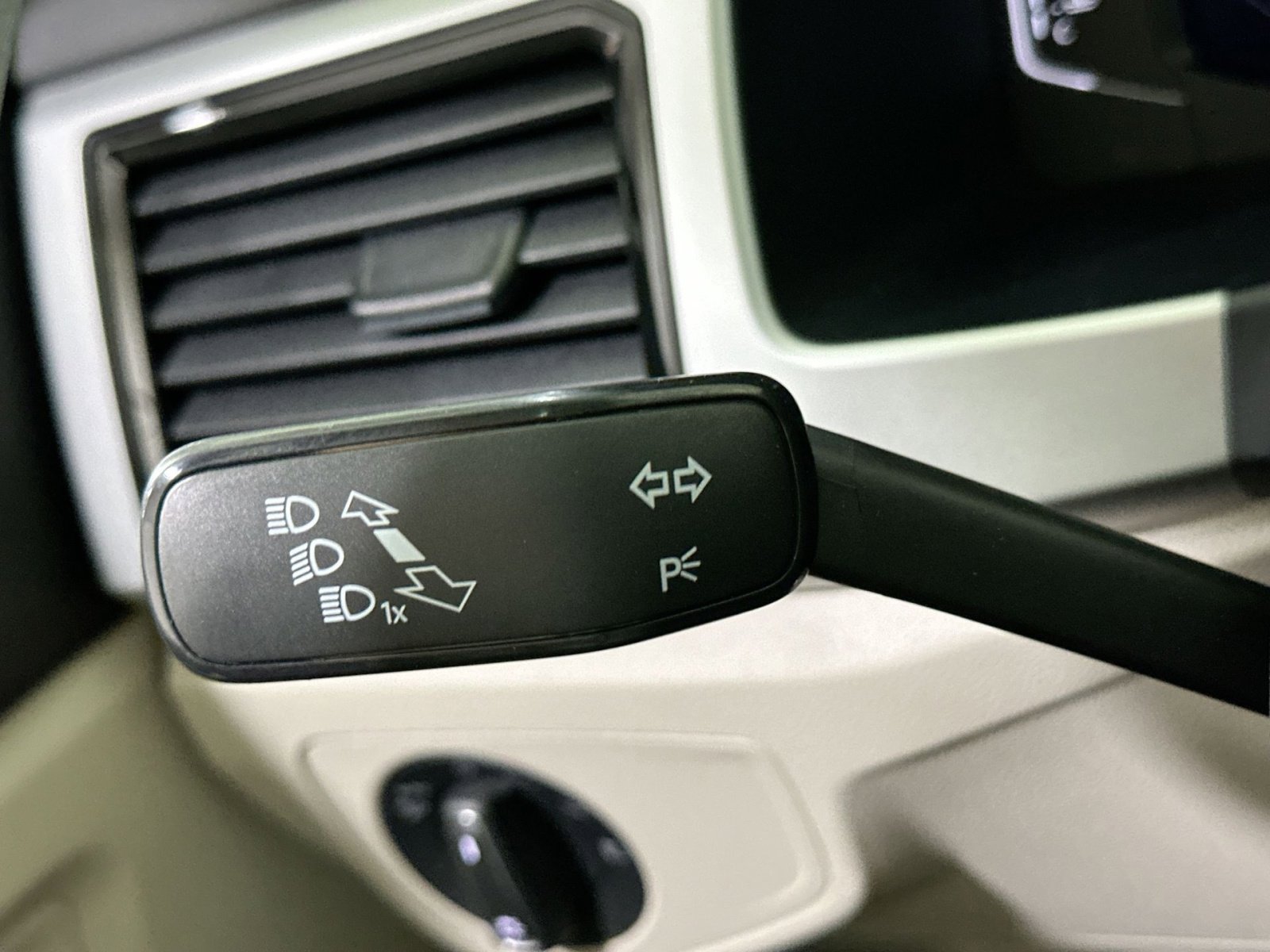 Used 2023 Volkswagen Atlas SE w/ Panoramic Sunroof Package image 27