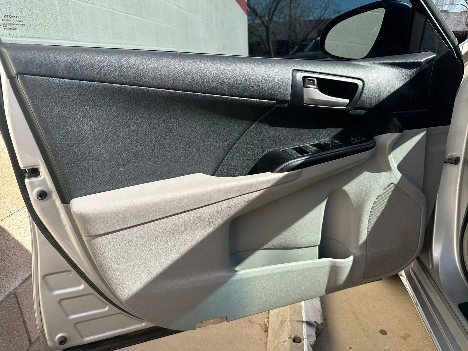 Used 2014 Toyota Camry LE image 15