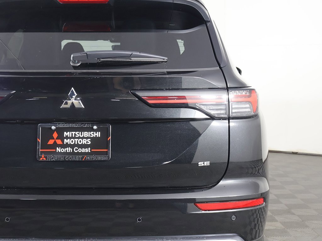 New 2025 Mitsubishi Outlander SE image 19