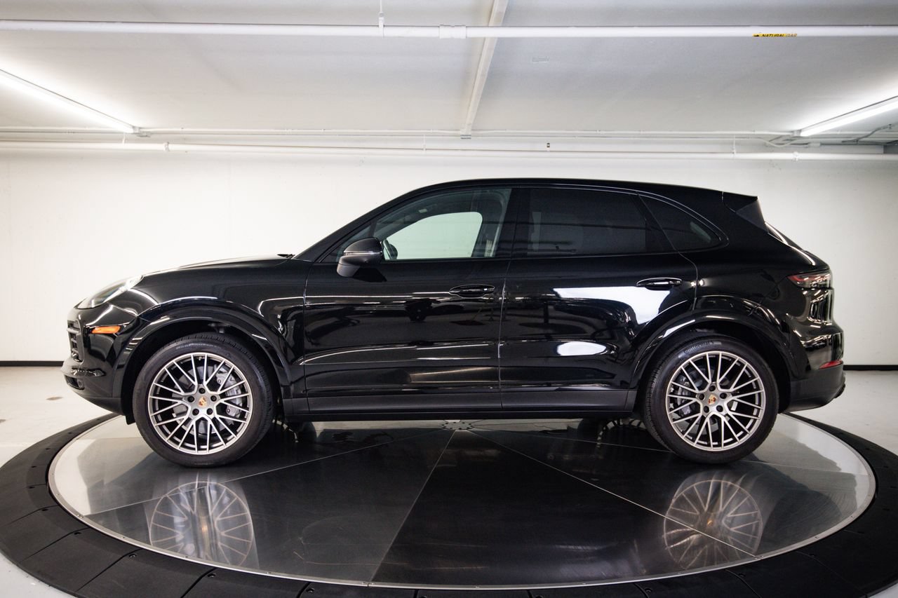 Certified 2023 Porsche Cayenne Platinum Edition AWD/4WD image 2