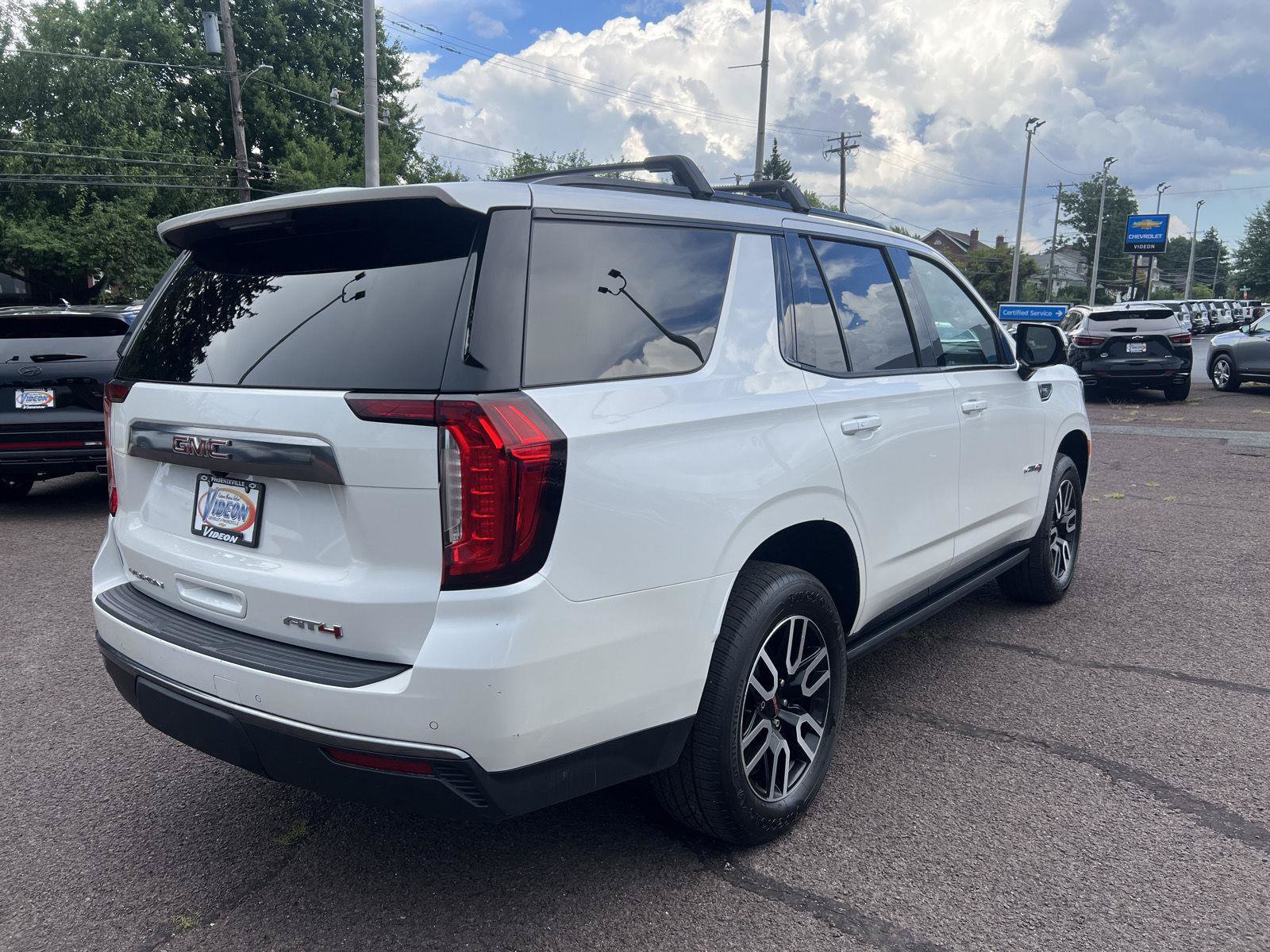 Used 2021 GMC Yukon AT4 w/ AT4 Premium Plus Package AWD/4WD image 7