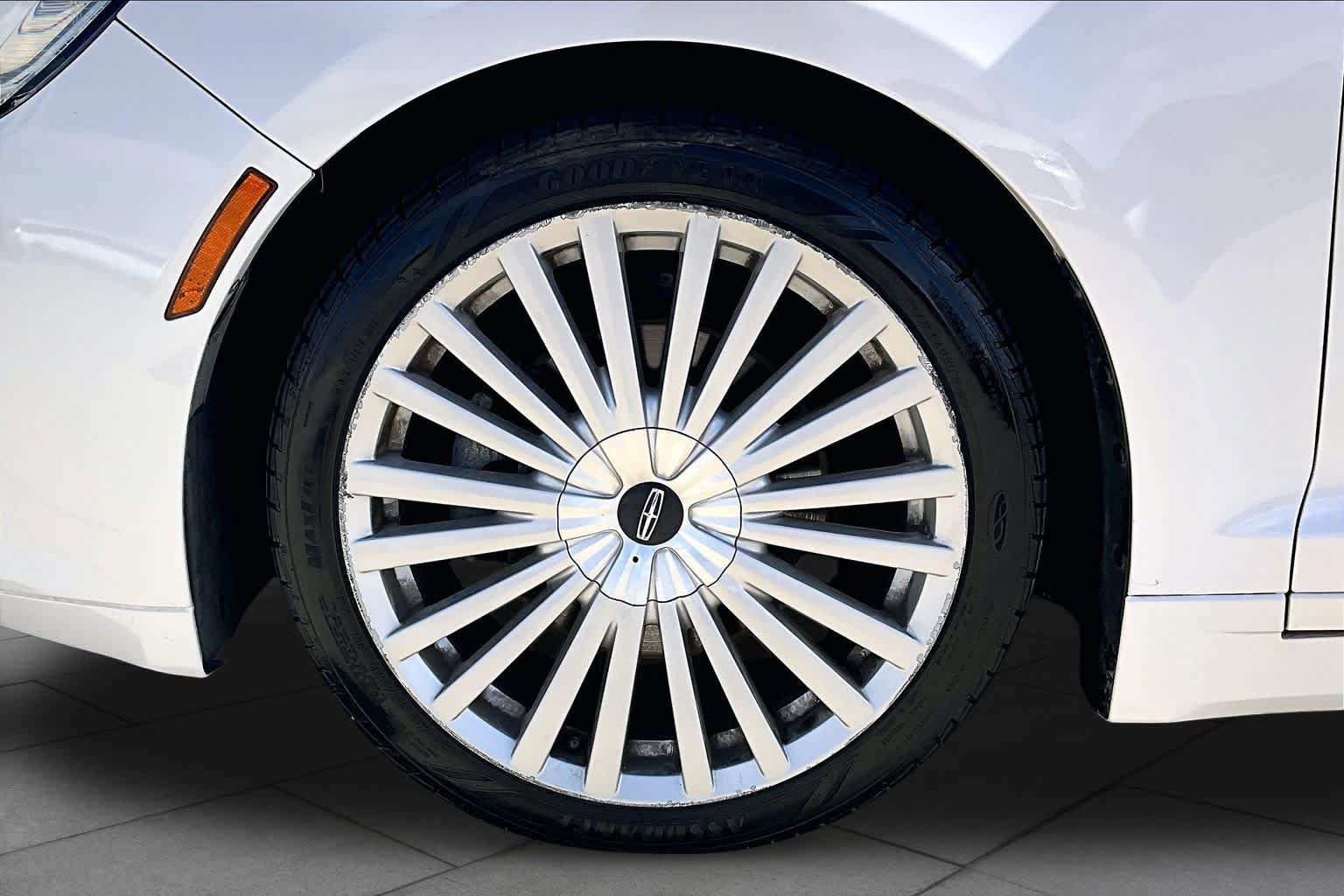 Used 2017 Lincoln MKZ Reserve FWD image 10
