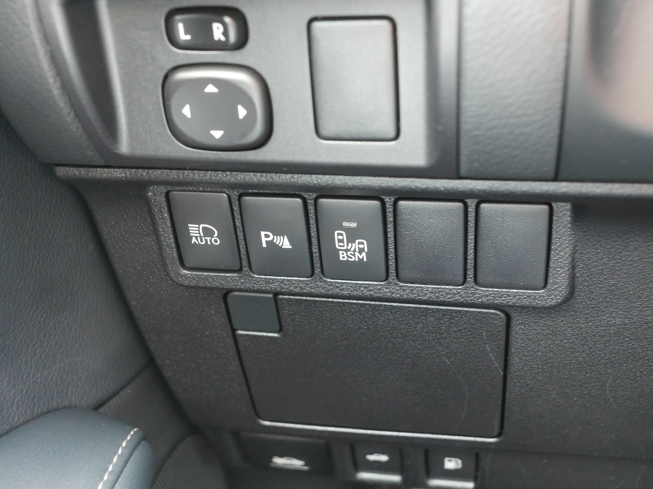 Used 2016 Lexus ES 350 w/ Luxury Package w/Wood Trim FWD image 26