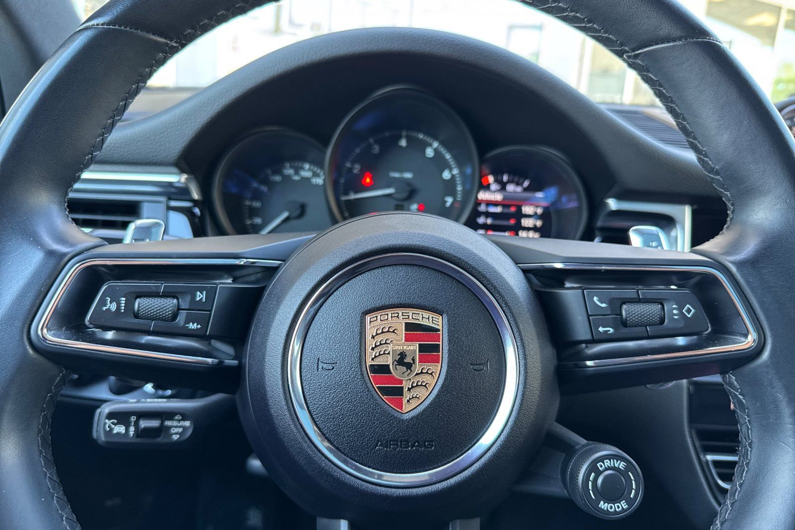 Used 2024 Porsche Macan AWD/4WD image 26