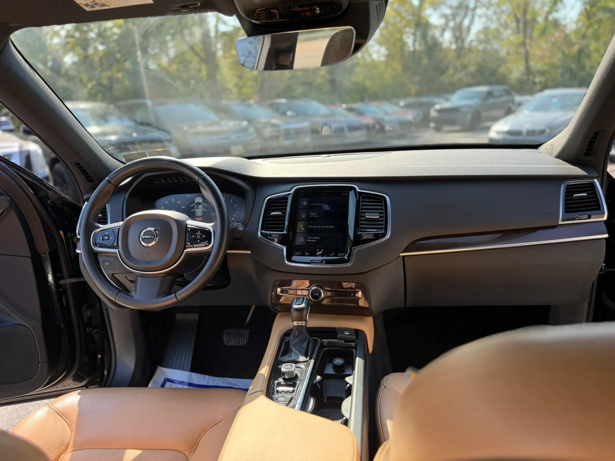 Used 2016 Volvo XC90 T6 Momentum w/ Momentum Plus Package AWD/4WD image 23