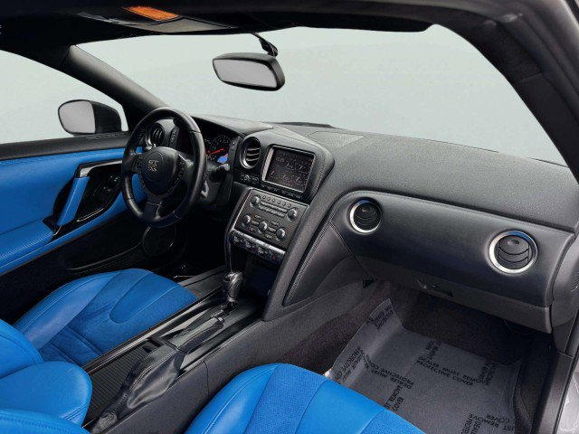 Used 2013 Nissan GT-R Premium image 43