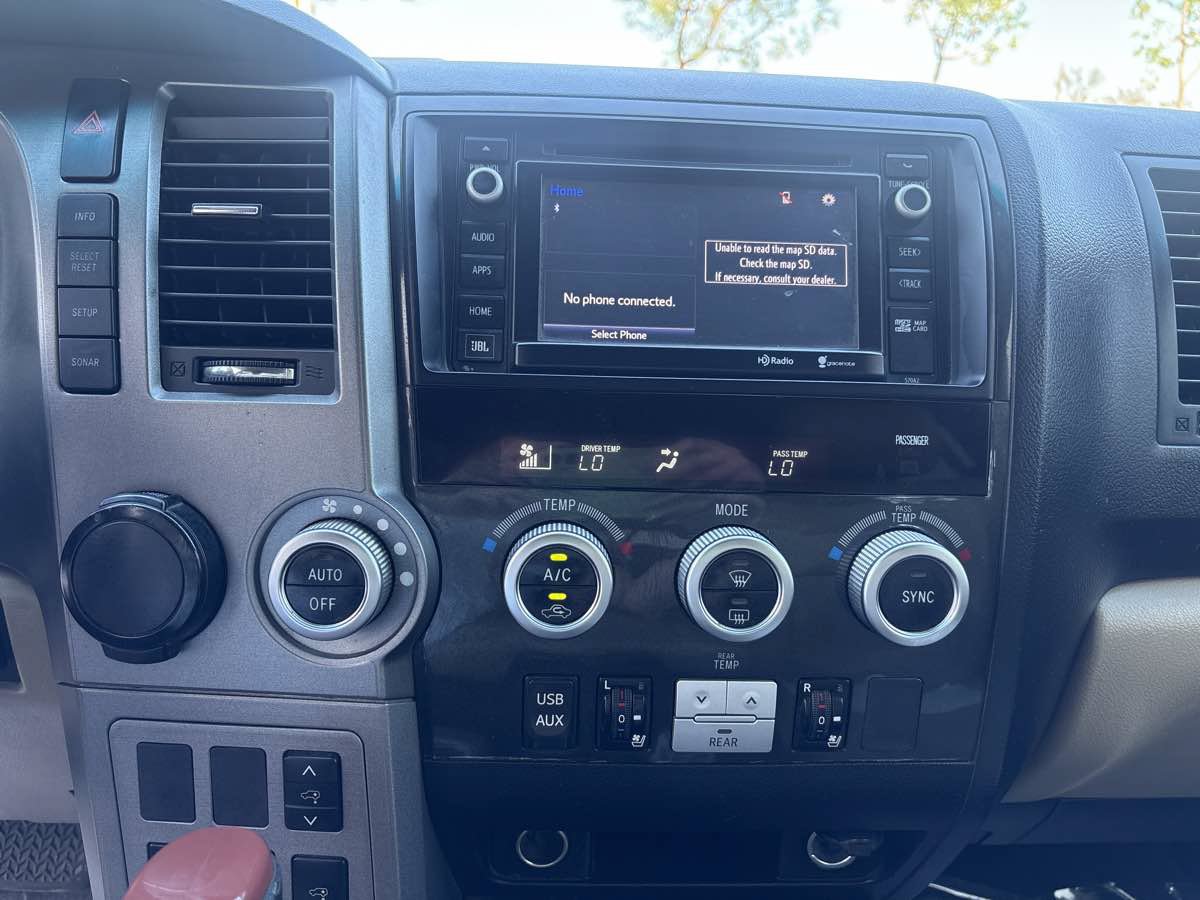 Used 2015 Toyota Sequoia Platinum RWD image 30