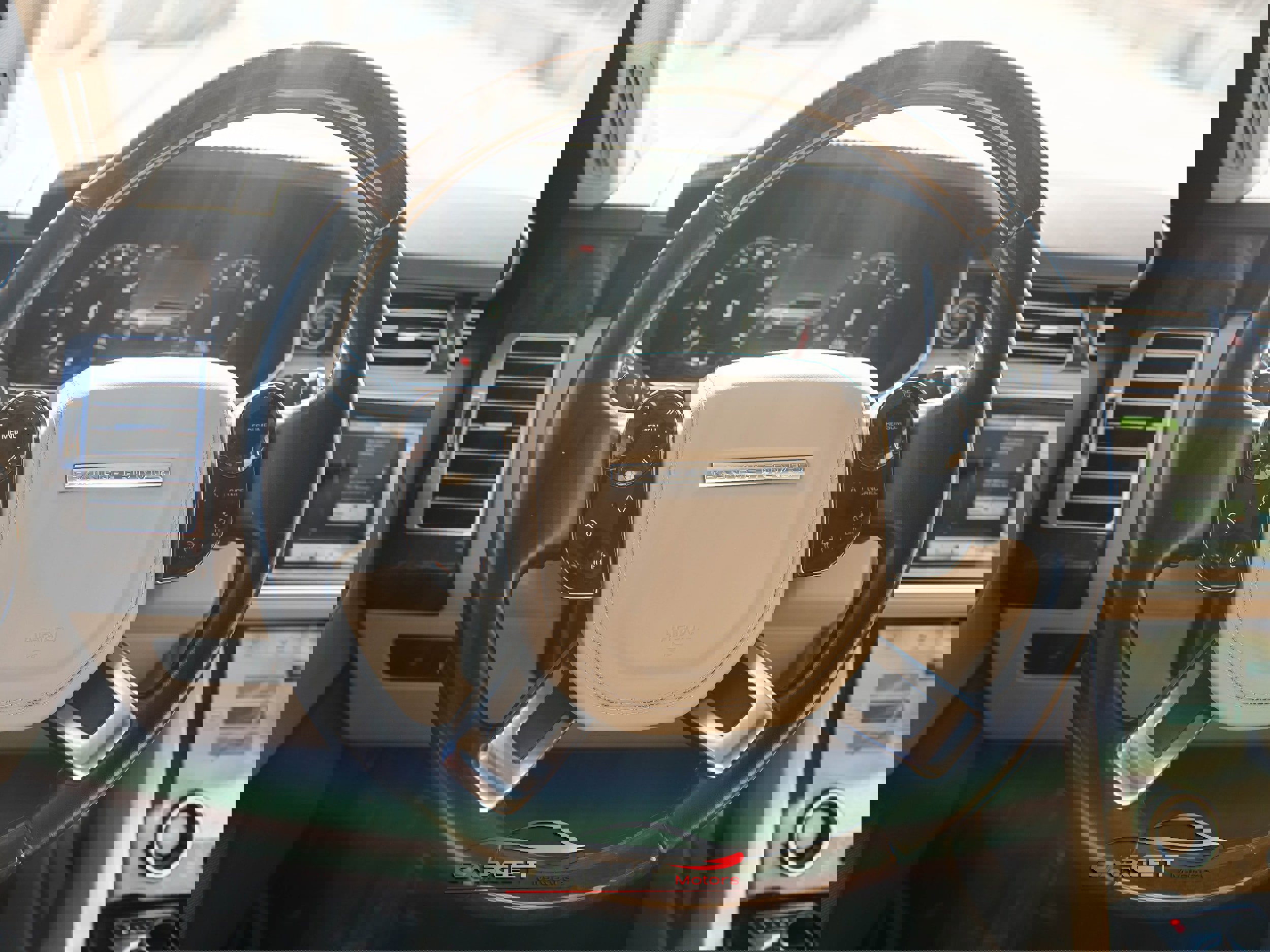 Used 2020 Land Rover Range Rover HSE image 24