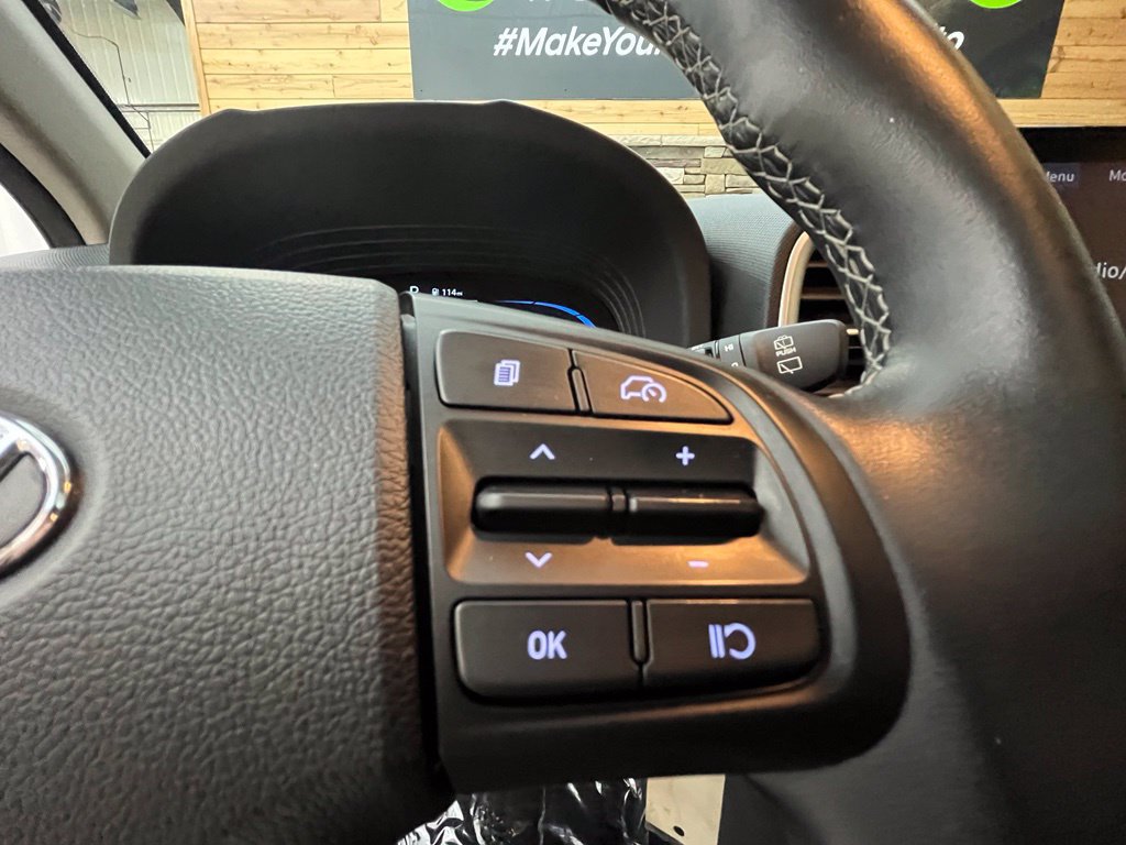 Certified 2023 Hyundai Venue SEL FWD image 32