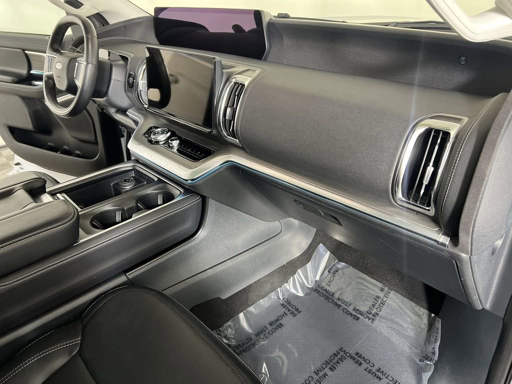 Used 2025 Ford Expedition Platinum image 31