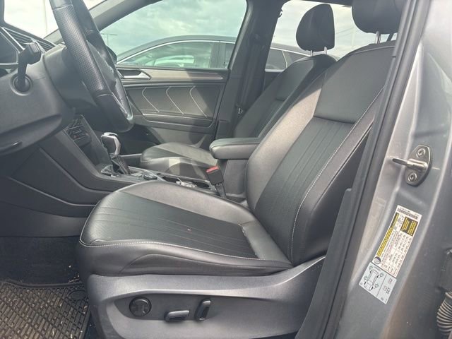 Used 2022 Volkswagen Tiguan SE R-Line image 12