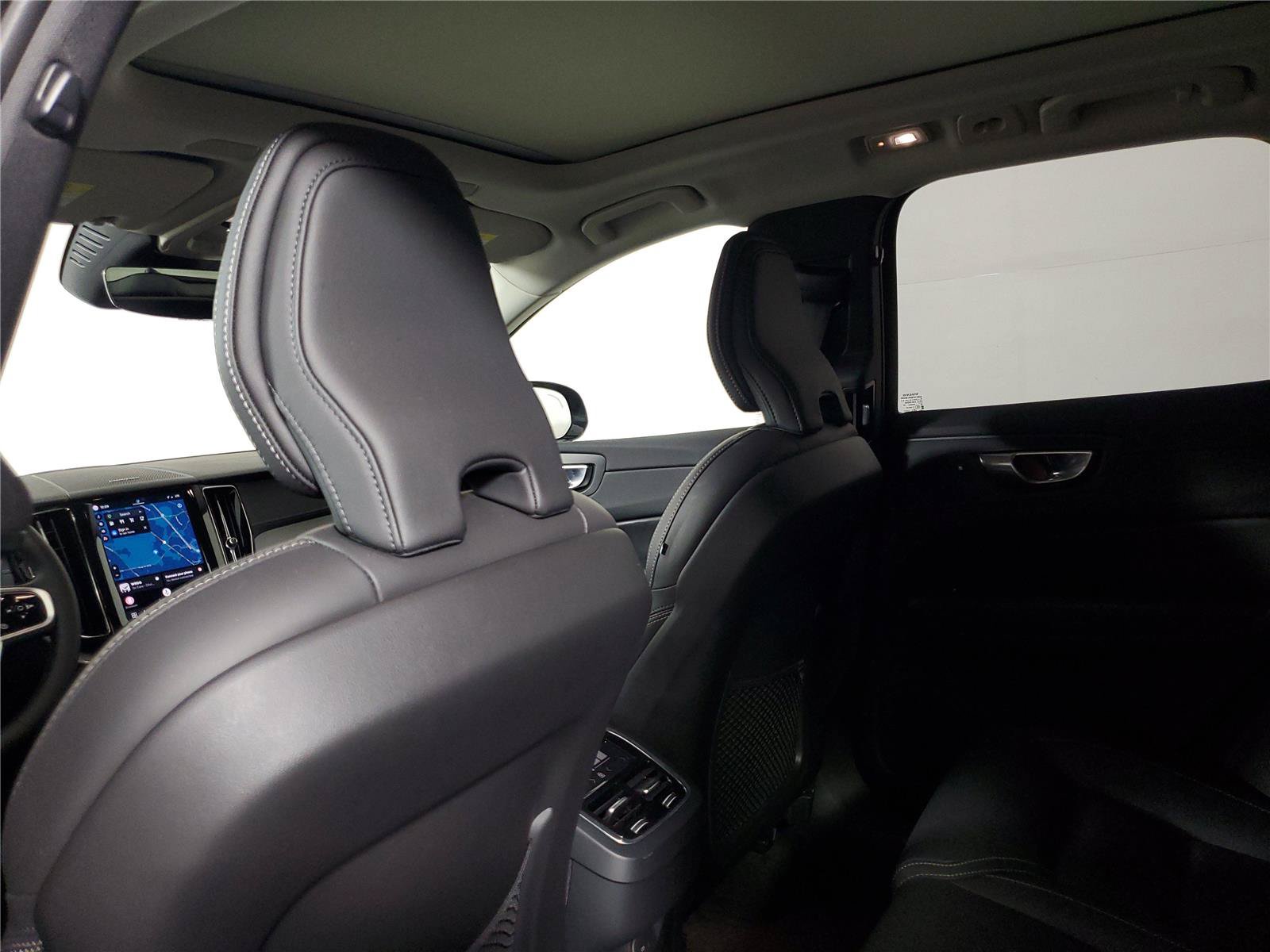 Certified 2025 Volvo XC60 B5 Ultra AWD/4WD image 14