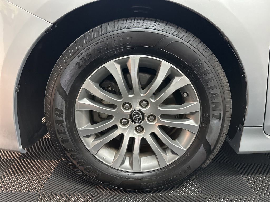 Used 2019 Toyota Sienna XLE FWD image 38