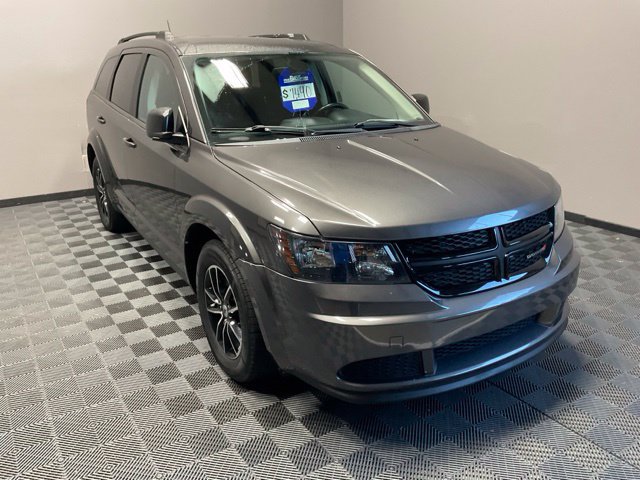 Used 2018 Dodge Journey SE w/ Connectivity Group FWD image 2