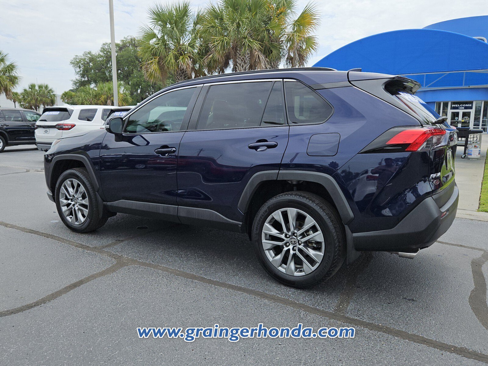 Used 2024 Toyota RAV4 XLE Premium FWD image 3