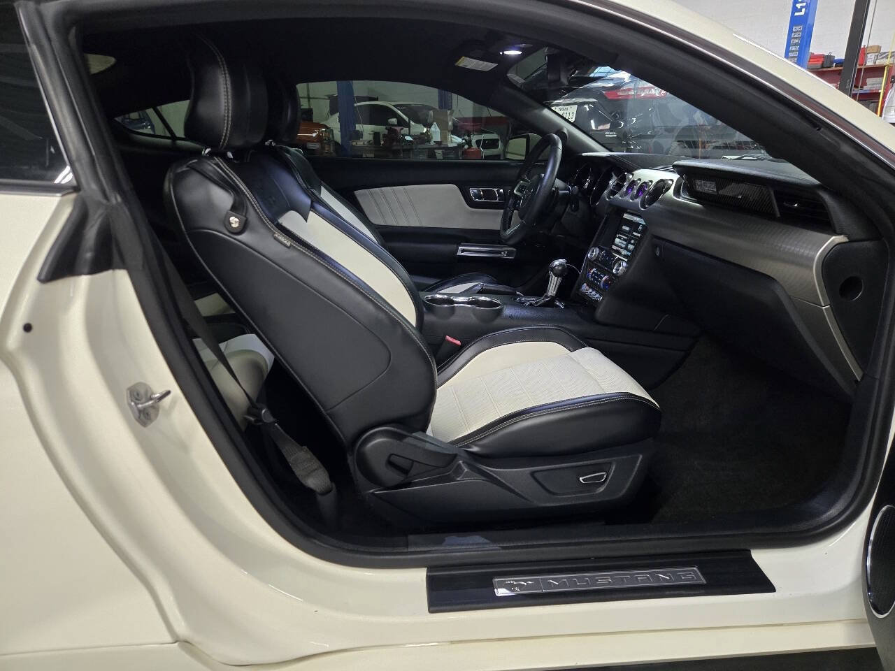 Used 2015 Ford Mustang 50 Years RWD image 22