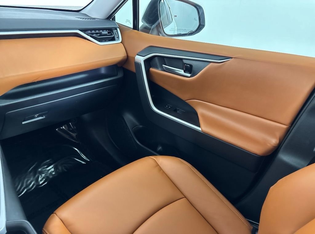 Certified 2025 Toyota RAV4 XLE w/ Convenience Package image 27