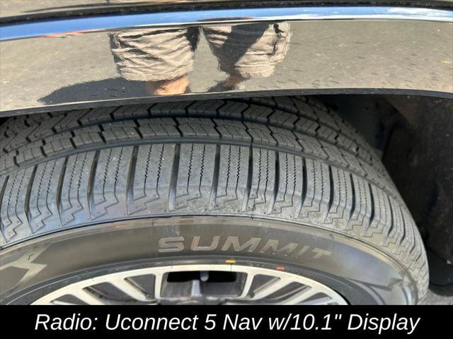 Certified 2024 Jeep Wagoneer Series II AWD/4WD image 13