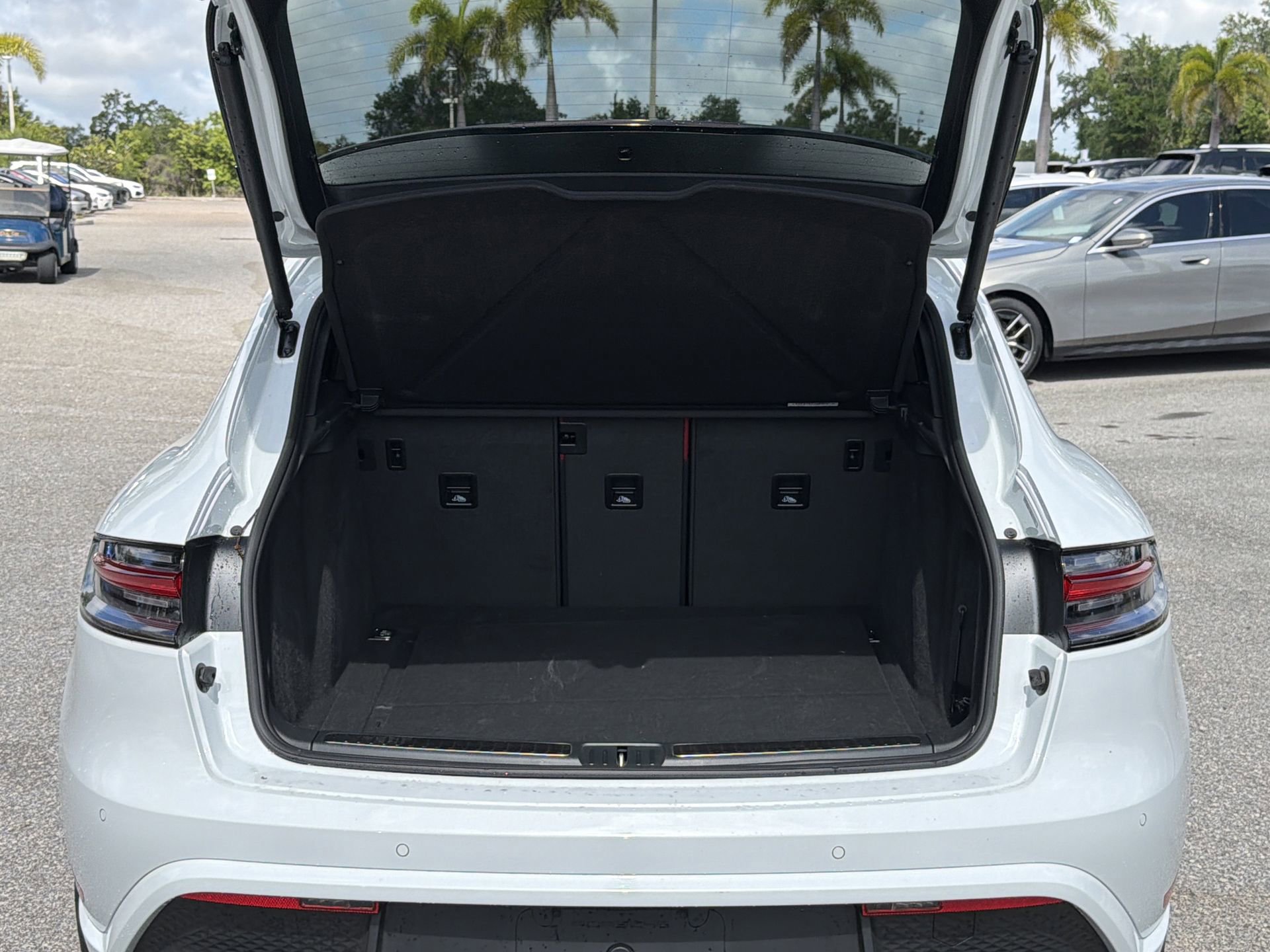 Used 2026 Porsche Macan AWD/4WD image 11