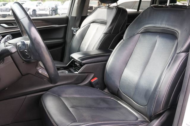 Used 2022 Jeep Grand Cherokee L Limited w/ Black Appearance Package AWD/4WD image 12