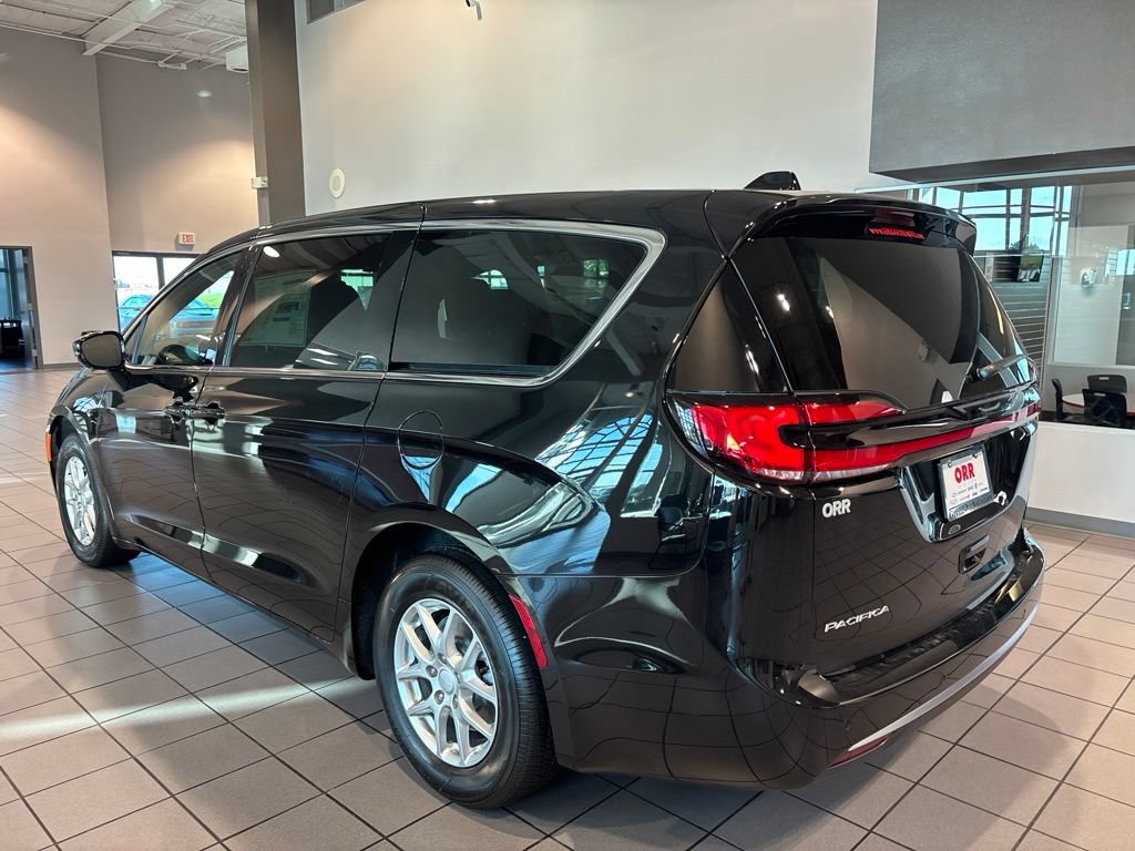 New 2027 Chrysler Pacifica Select FWD image 6