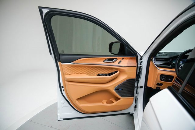 Used 2024 Jeep Grand Cherokee Summit image 14