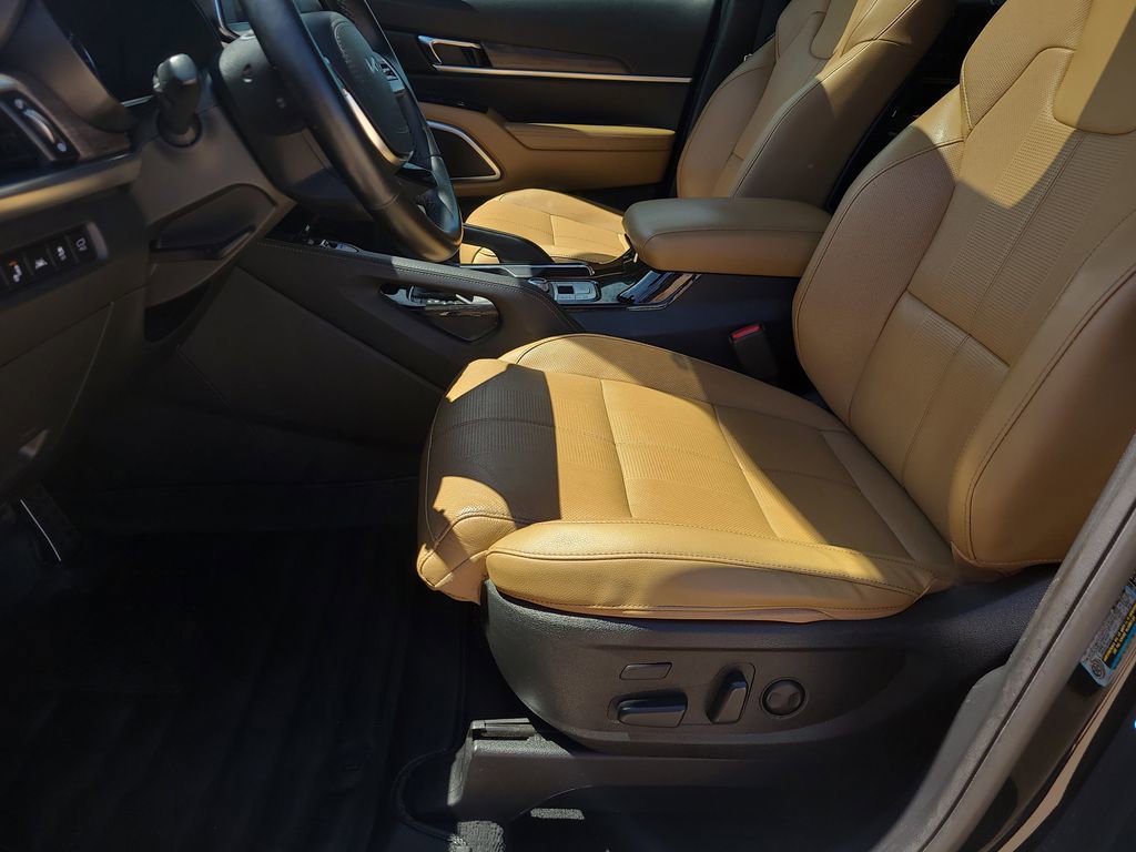Used 2022 Kia Telluride SX w/ Nightfall Edition Package image 16