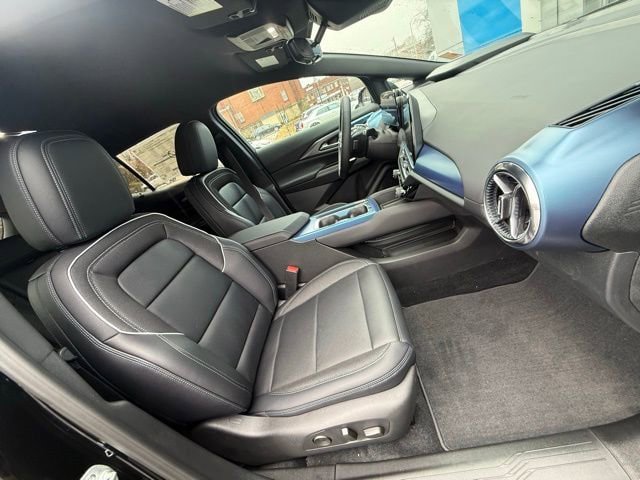 New 2026 Chevrolet Equinox EV LT w/ Convenience Package II AWD/4WD image 20