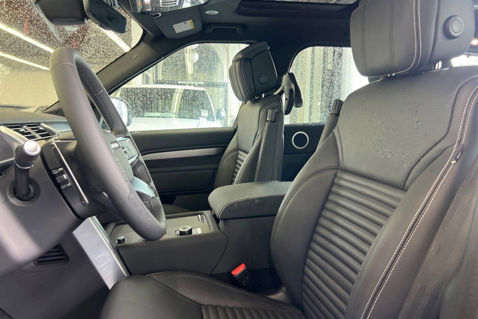 New 2026 Land Rover Discovery Limited Edition AWD/4WD image 5