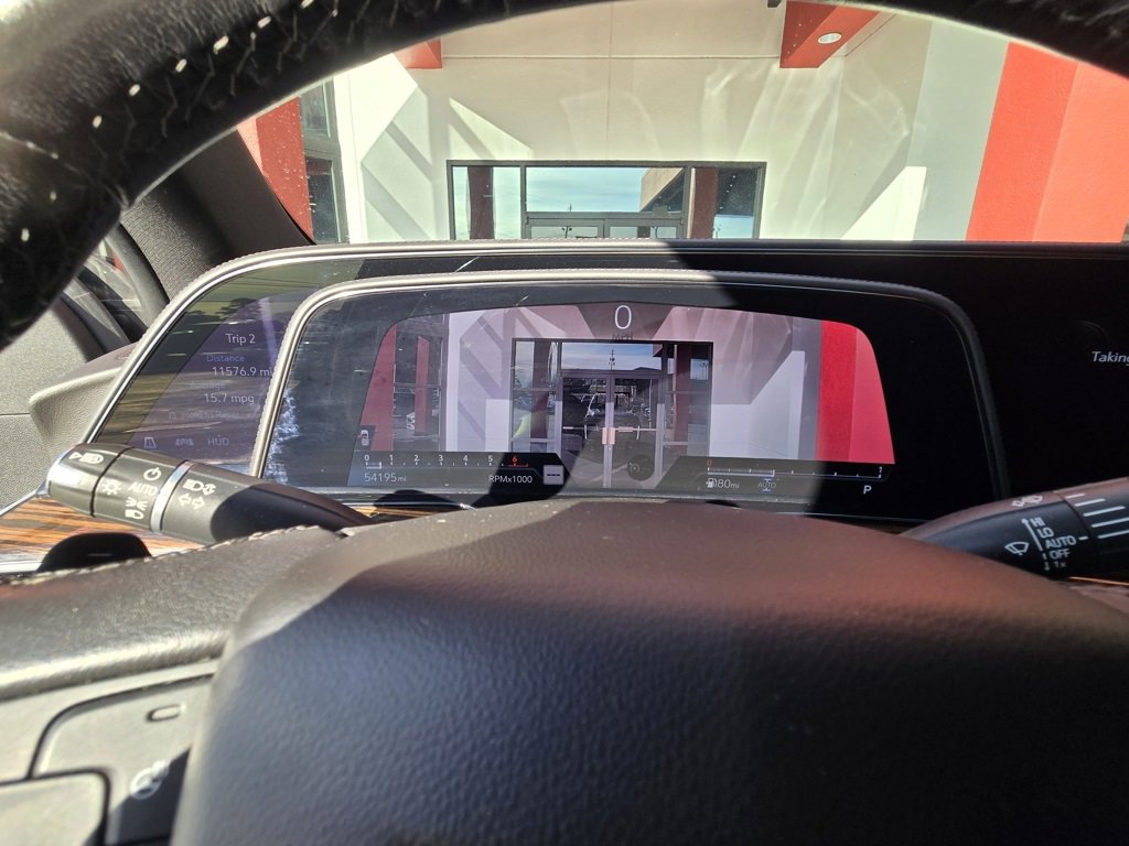 Used 2021 Cadillac Escalade Premium Luxury image 26