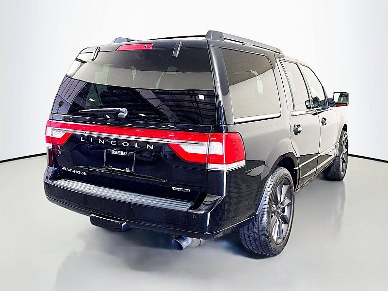 Used 2016 Lincoln Navigator Reserve AWD/4WD image 7