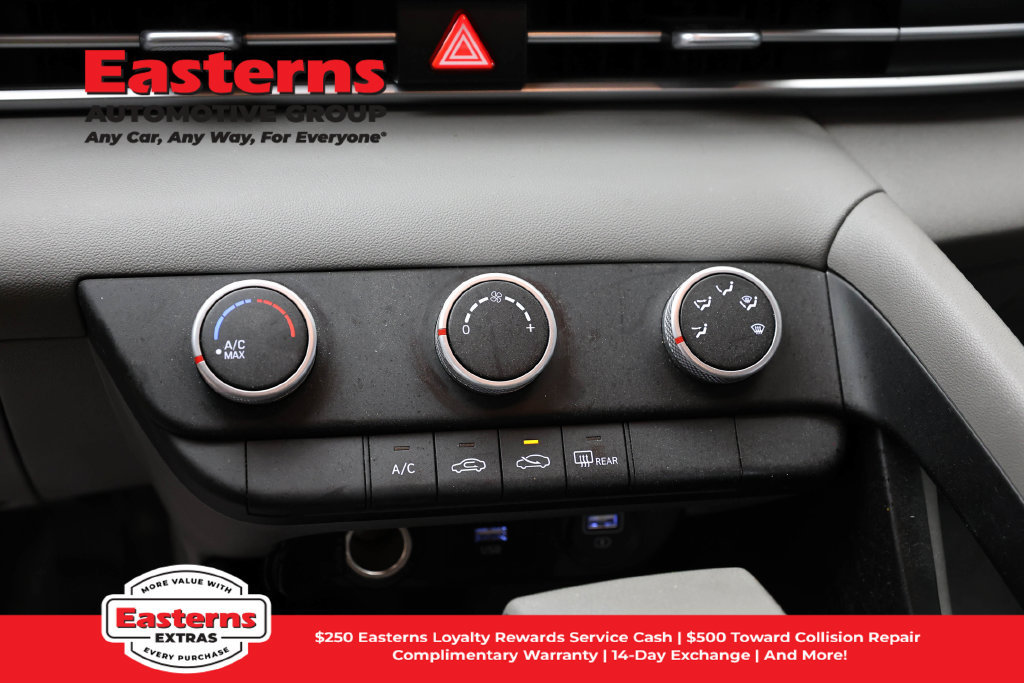 Used 2023 Hyundai Elantra SE w/ Cargo Package FWD image 21