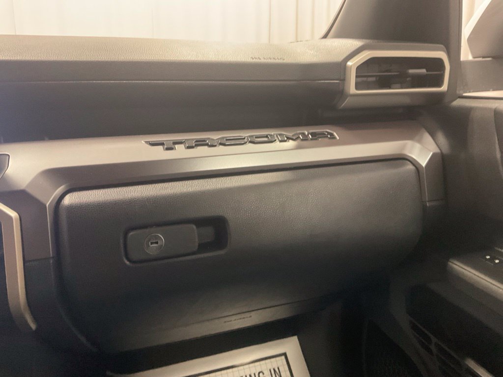 Used 2025 Toyota Tacoma SR5 AWD/4WD image 24