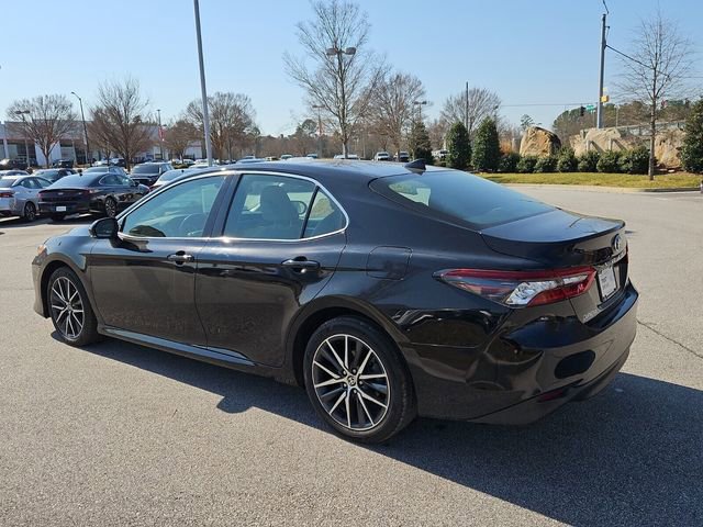 Used 2021 Toyota Camry XLE FWD image 3
